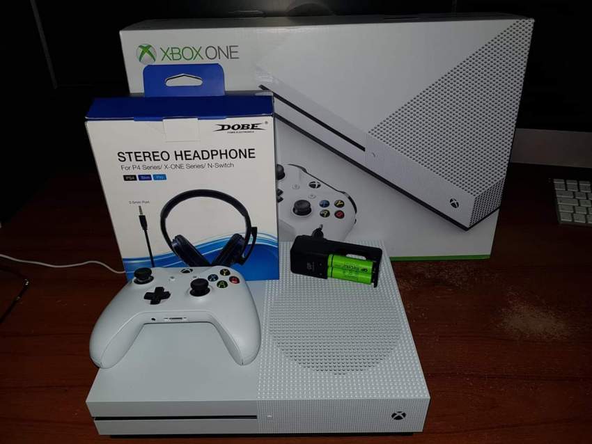 Xbox One S - 0 - Others  on Aster Vender