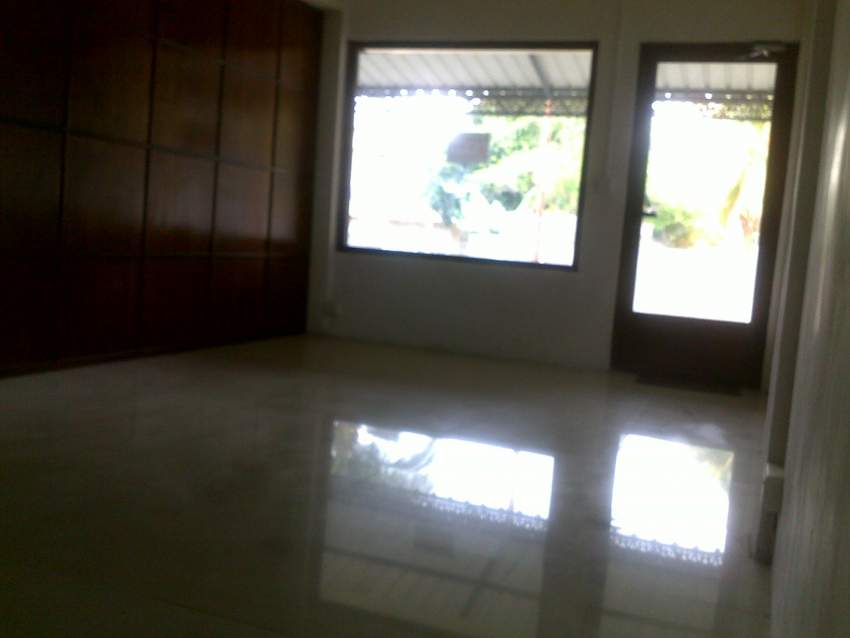 2 EMPLACMENT COMMERCIALE (300 p.c chacun)A LOUER A GRAND GAUBE on Aster Vender