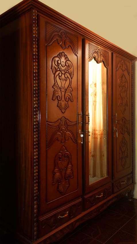 WOODEN WARDROBE - 3 DOORS on Aster Vender