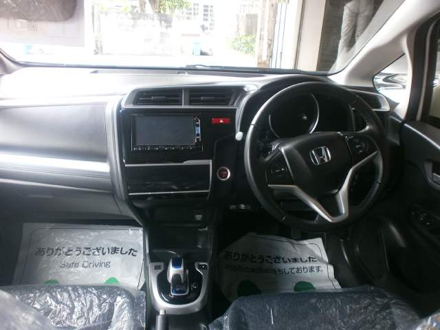 HONDA FIT HYBRID L PACKAGE - 4 - Family Cars  on Aster Vender