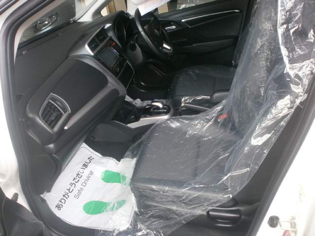 HONDA FIT HYBRID L PACKAGE - 2 - Family Cars  on Aster Vender