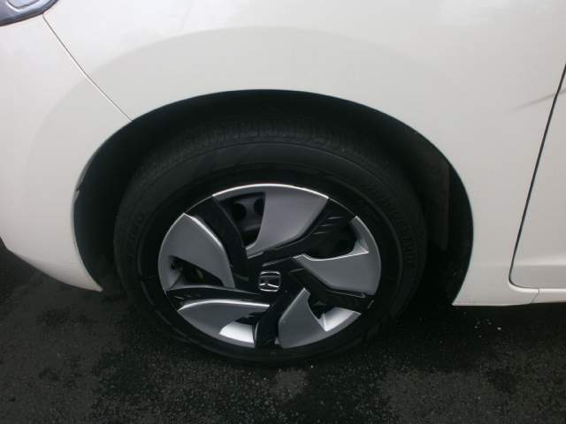 HONDA FIT HYBRID L PACKAGE - 1 - Family Cars  on Aster Vender