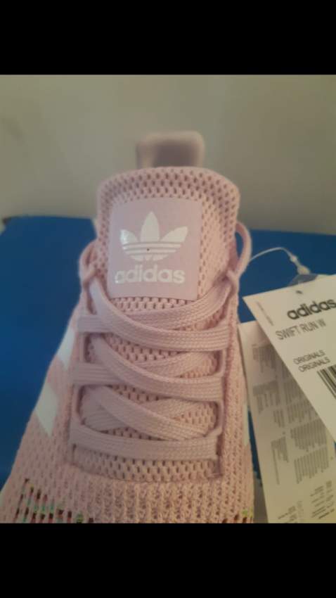NEW Adidas Original Woman Swift Run in SIZE 42  Available for delivery - 0 - Sports outfits  on Aster Vender