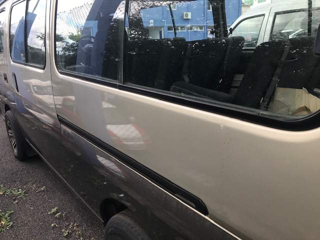 NISSAN URVAN - 2 - Passenger Van  on Aster Vender