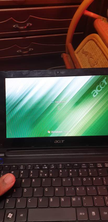 Acer aspire one - 3 - Laptop  on Aster Vender