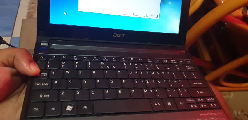 Acer aspire one - 1 - Laptop  on Aster Vender