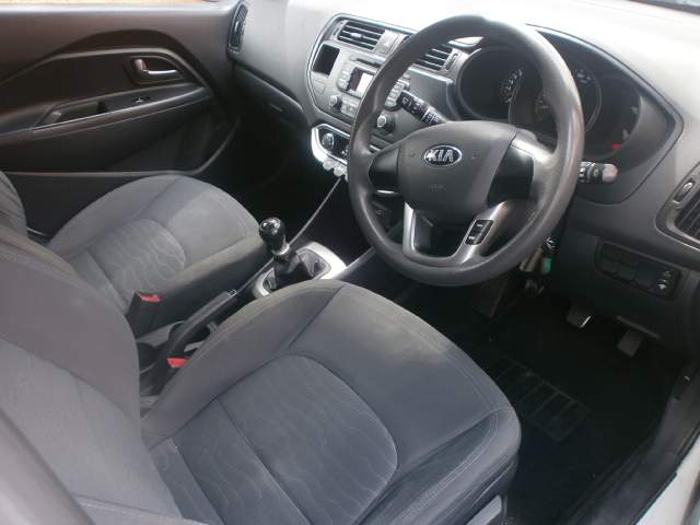 Kia Rio - 5 - Family Cars  on Aster Vender