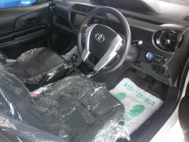 TOYOTA AQUA - 1 - Family Cars  on Aster Vender