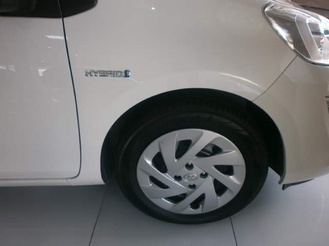 TOYOTA AQUA - 4 - Family Cars  on Aster Vender