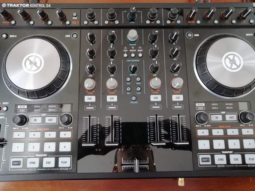 DJ controller Traktor S4  - 0 - Other Musical Equipment  on Aster Vender
