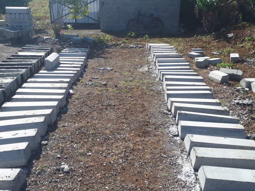 kerb (brick) a vendre - 0 - Land  on Aster Vender
