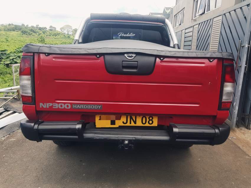 Nissan Hardbody Predator - 3 - Pickup trucks (4x4 & 4x2)  on Aster Vender