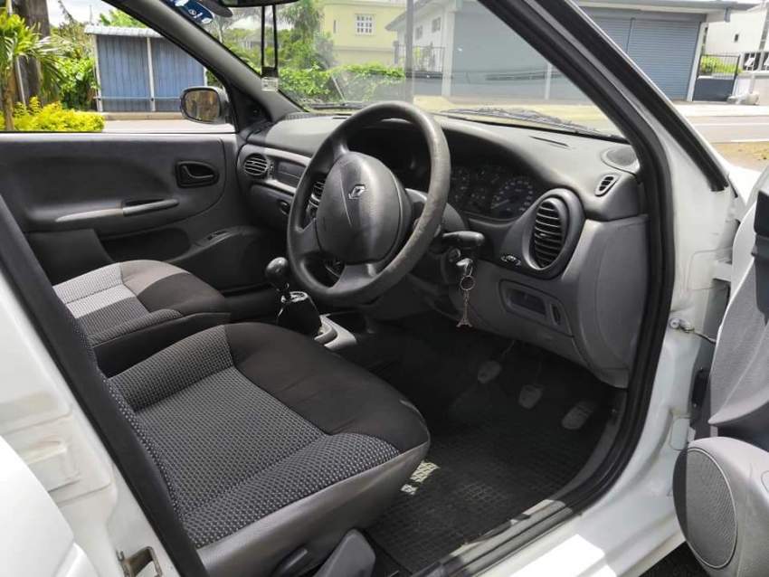 Renault megane  - 2 - Family Cars  on Aster Vender