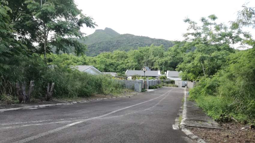 Terrain de 834m² ou 219 toises est situé dans un environnement vert  - 0 - Land  on Aster Vender