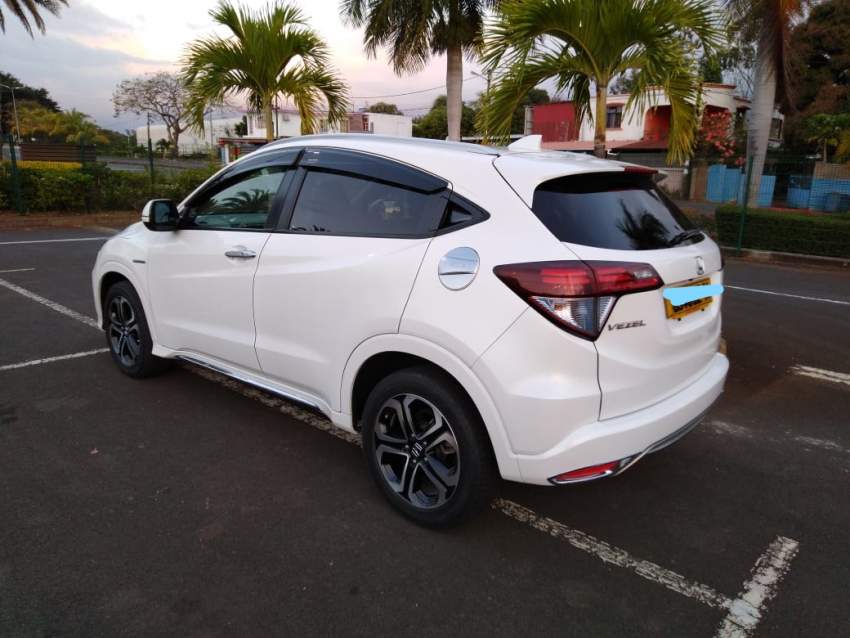 Honda Vezel HRV - 1 - SUV Cars  on Aster Vender