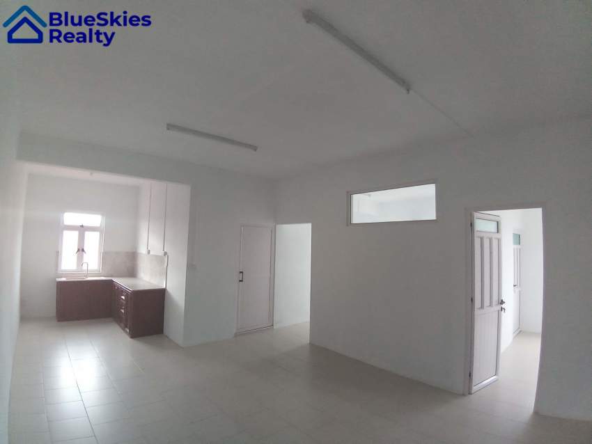 Commercial Building/Appartments Calodyne - 4 - Office Space  on Aster Vender