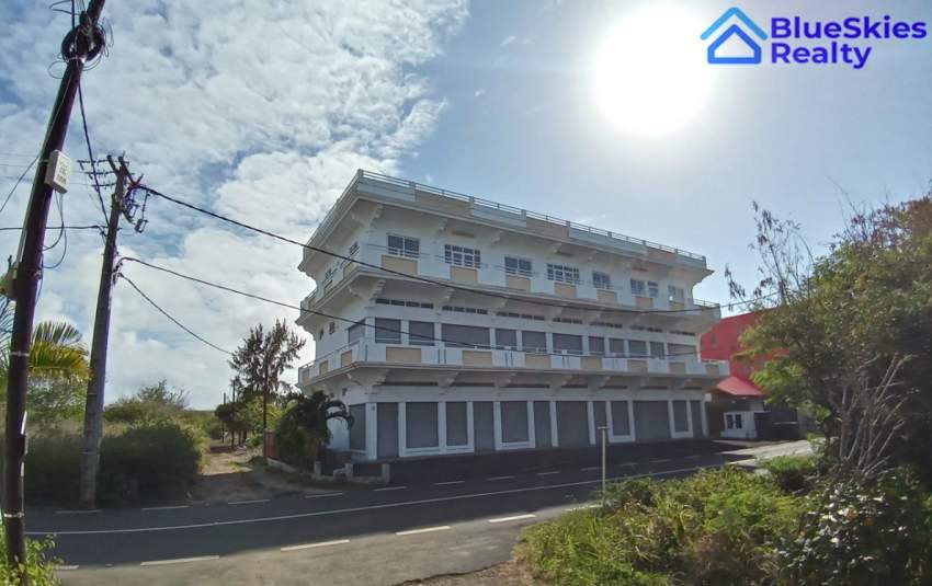 Commercial Building/Appartments Calodyne - 0 - Office Space  on Aster Vender