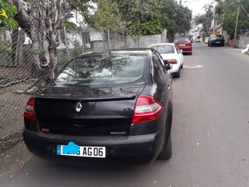 Renault Megane 2-2006  - 1 - Family Cars  on Aster Vender