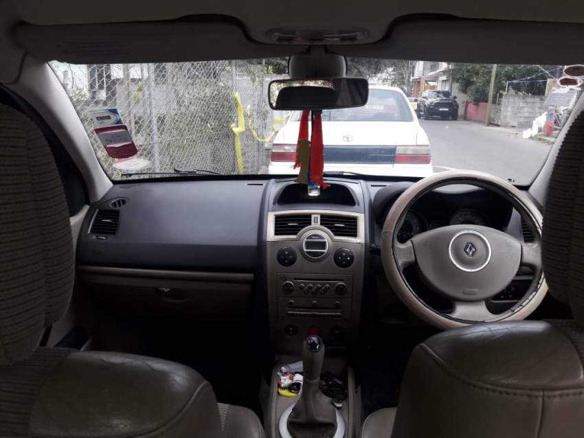 Renault Megane 2-2006  - 2 - Family Cars  on Aster Vender