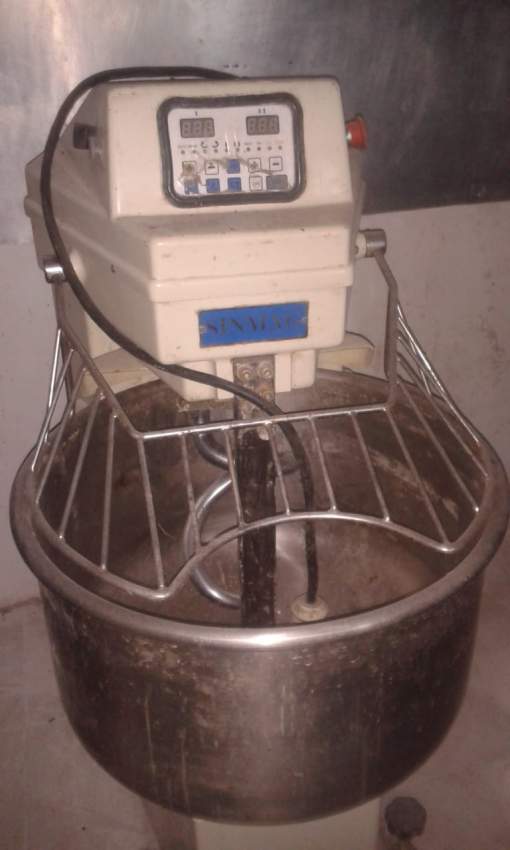 Batteur Petrin on Aster Vender