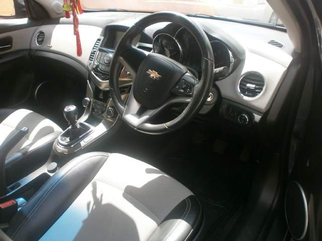 Cheverolet Cruze Lt  - 5 - Family Cars  on Aster Vender