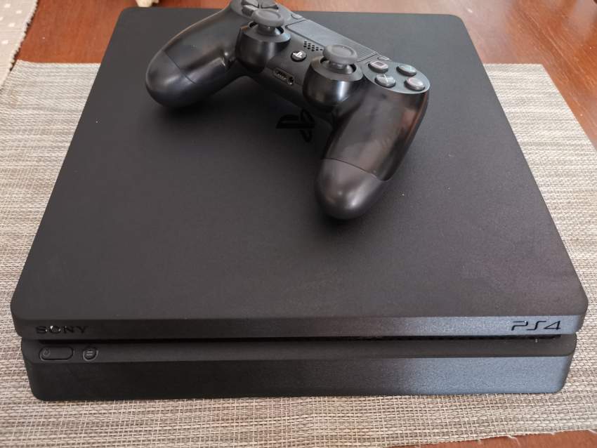 Ps4 slim 2tb on Aster Vender