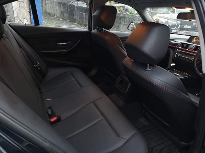 BMW 320i - 5 - Compact cars  on Aster Vender