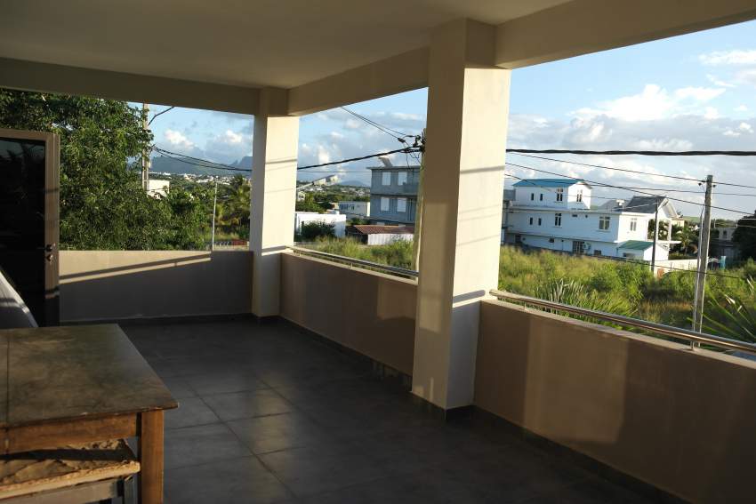 Récente villa séparée en 2 appartements à Albion  - 0 - Apartments  on Aster Vender