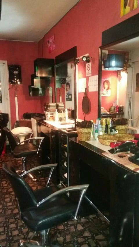 Salon de coiffure à vacoas bien situé au bus stop - 2 - Office Space  on Aster Vender
