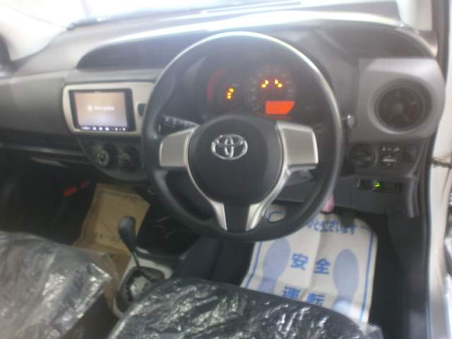 Toyota vitz - 5 - Family Cars  on Aster Vender