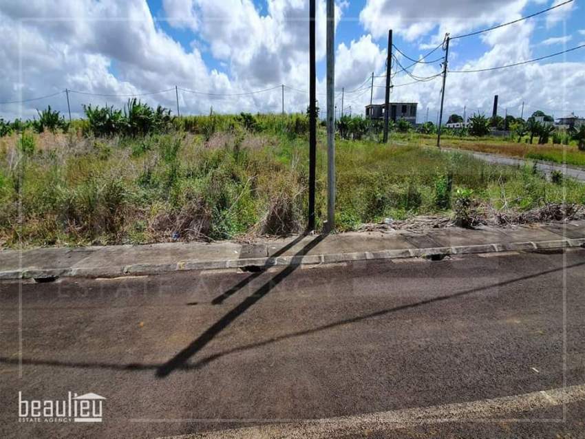 Residential land of 7 perches is for sale in Morc VRS Camp De masque on Aster Vender