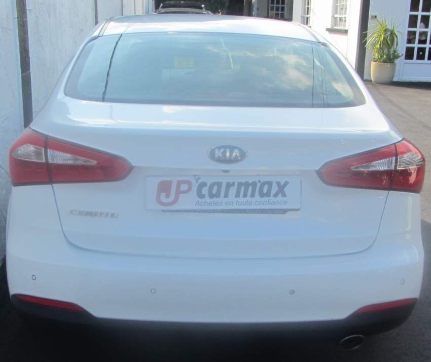 Kia Cerato - 2013 - 4 - Family Cars  on Aster Vender