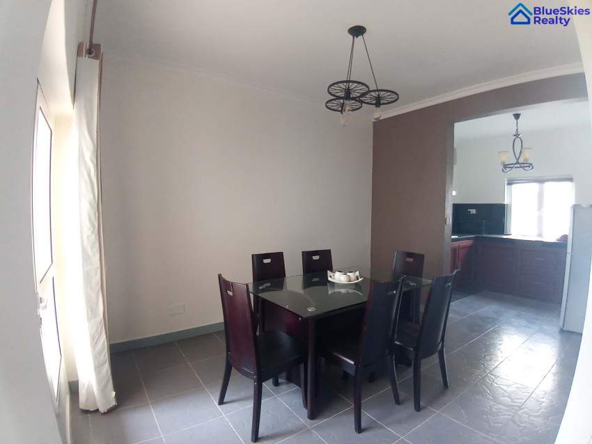 3 Bedrooms Triplex Chemin Vingt Pieds - 3 - Apartments  on Aster Vender