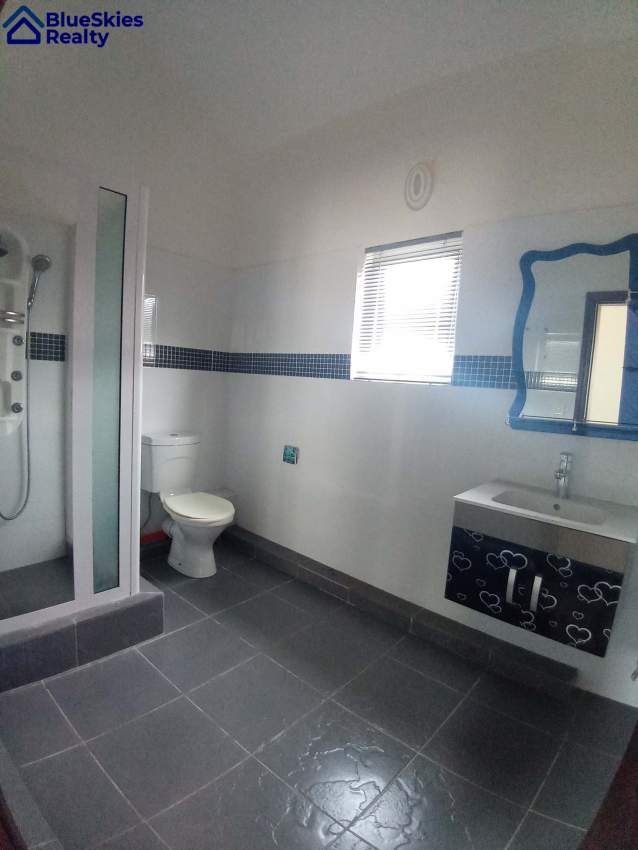 3 Bedrooms Triplex Chemin Vingt Pieds - 1 - Apartments  on Aster Vender