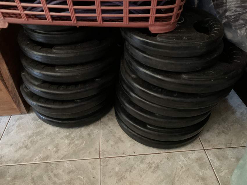 Bench + bar + weights - 4 - Fitness & gym equipment  on Aster Vender