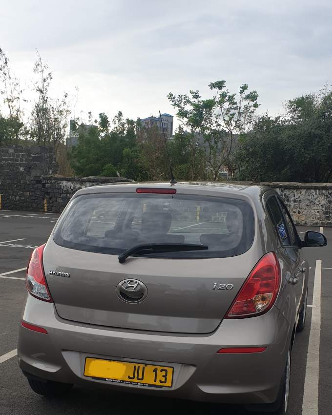 Hyundai i20 - 2 - Compact cars  on Aster Vender