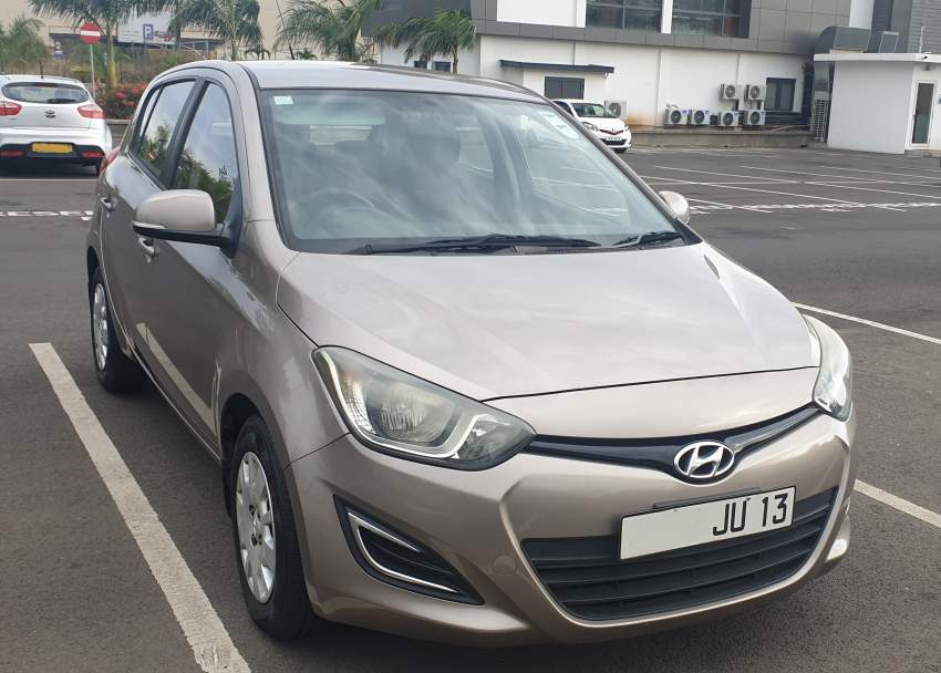Hyundai i20 - 4 - Compact cars  on Aster Vender
