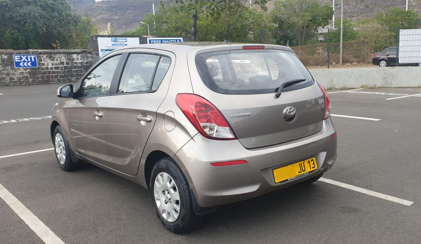Hyundai i20 - 1 - Compact cars  on Aster Vender