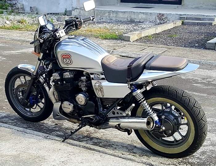 Unique Honda rc 17 750cc motorcycle - 1 - Roadsters  on Aster Vender
