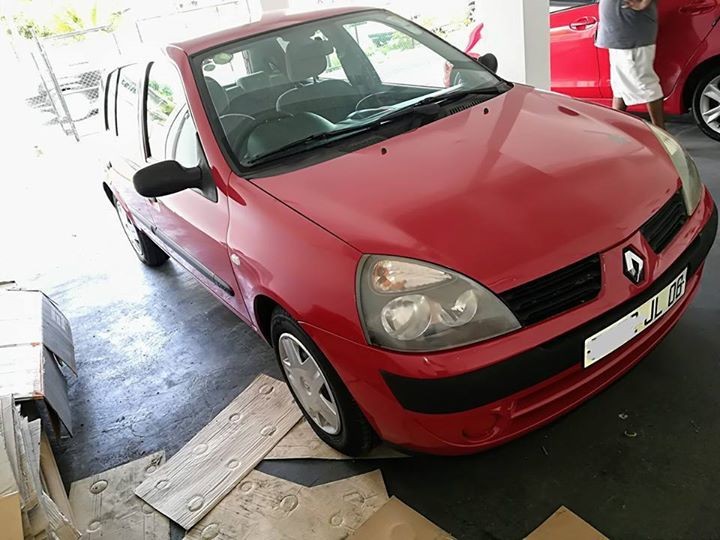 REUNAULT CLIO II YR 06 - 1 - Compact cars  on Aster Vender