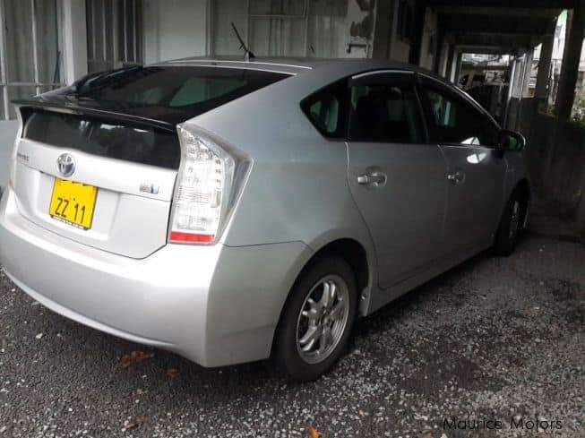 Toyota Prius 3 - 0 - Family Cars  on Aster Vender