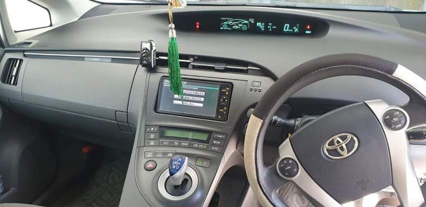 Toyota Prius 3 - 3 - Family Cars  on Aster Vender