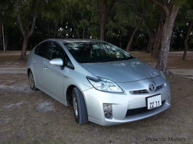 Toyota Prius 3 - 2 - Family Cars  on Aster Vender
