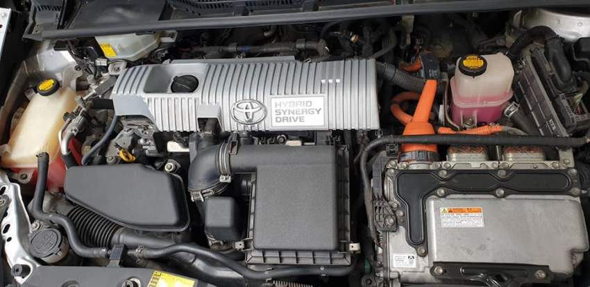 Toyota Prius 3 - 1 - Family Cars  on Aster Vender