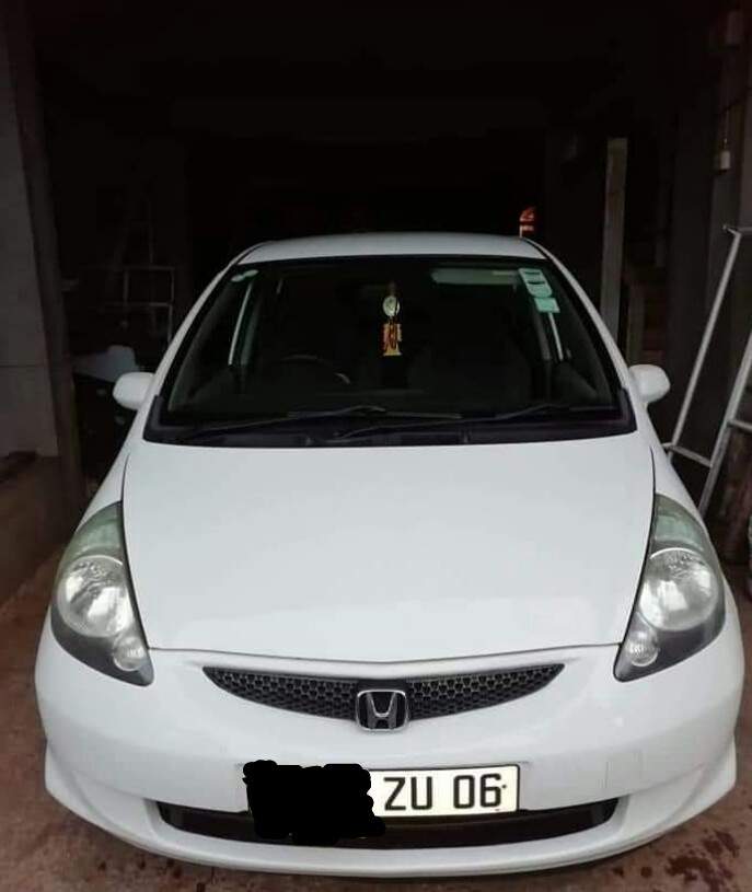 Honda fit 06 - 0 - Family Cars  on Aster Vender