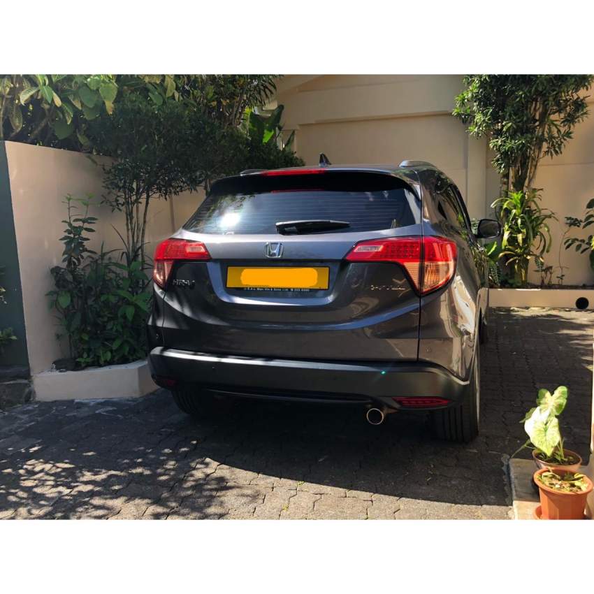 Honda HR-V - 2 - SUV Cars  on Aster Vender