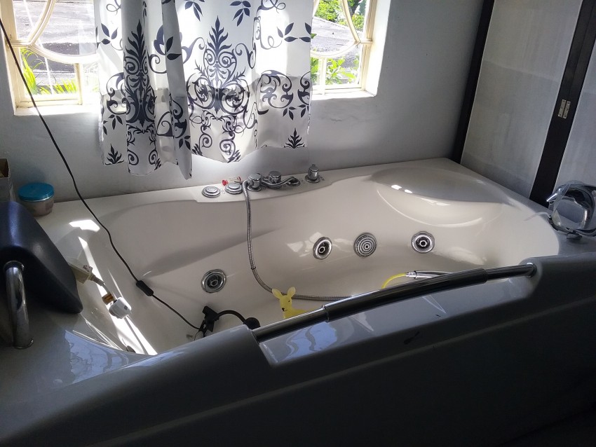 Bathtub - 2 - Bathroom  on Aster Vender