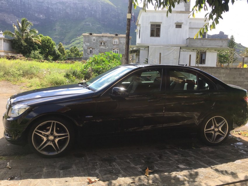 Voiture mercedes benz c180 kompressor noir - 1 - Luxury Cars  on Aster Vender