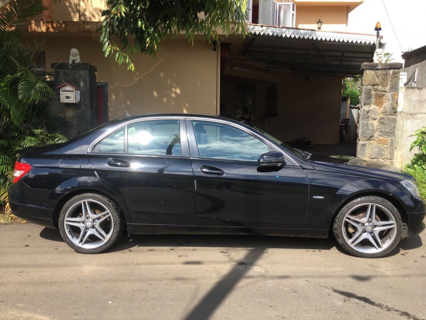 Voiture mercedes benz c180 kompressor noir - 3 - Luxury Cars  on Aster Vender