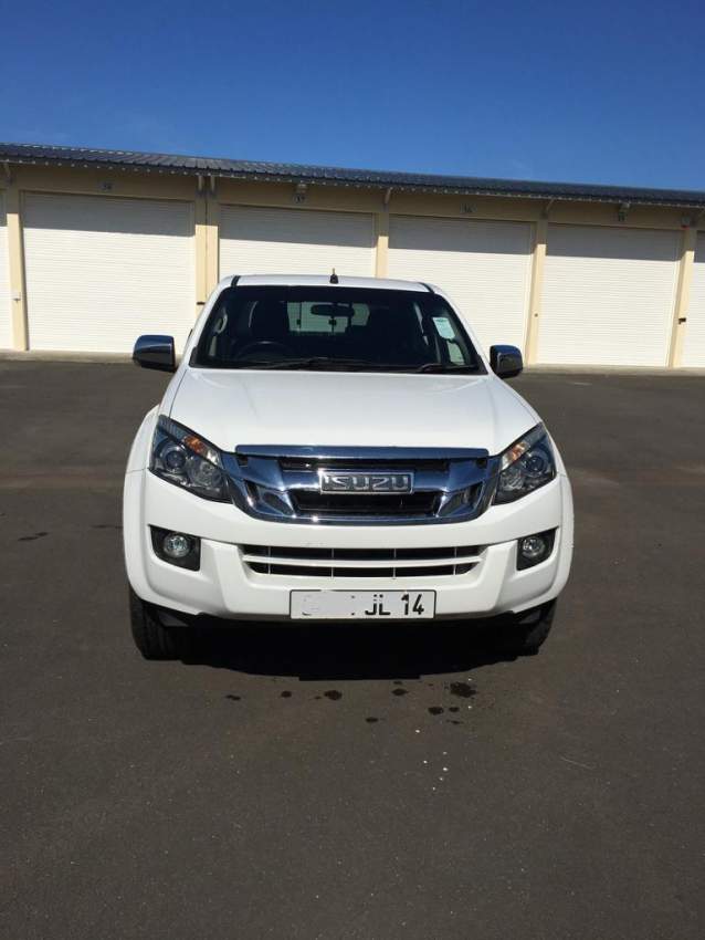 2014 ISUZU D-Max 4x2 Diesel Automatic 47000km - 2 - Pickup trucks (4x4 & 4x2)  on Aster Vender